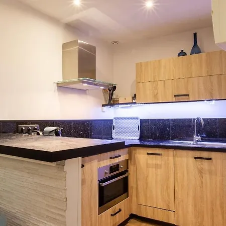 Coulee Verte 2 Bedrooms In The Old Town At 5 Min From The Sea Νίκαια